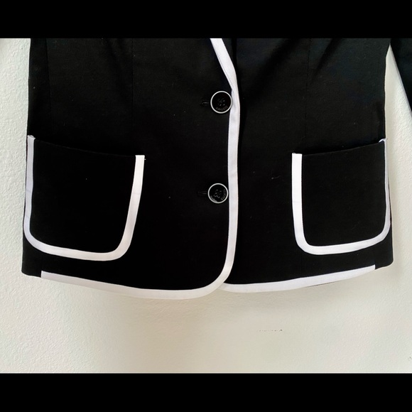 NWOT - EXPRESS BLACK / WHITE TRIM SUIT BLAZER SIZE 0 - Picture 4 of 12